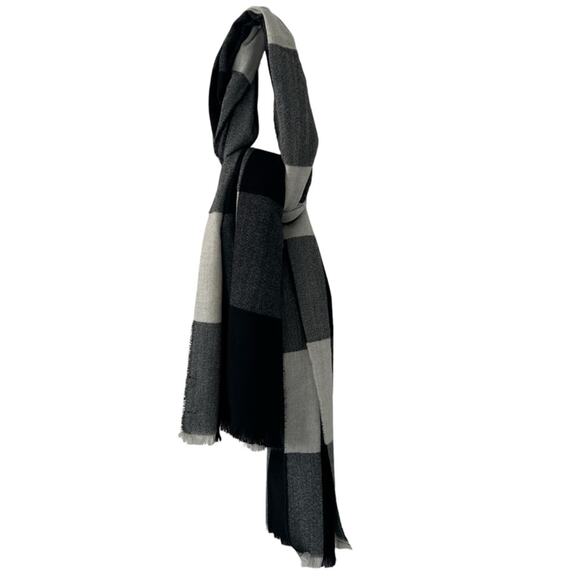 Banana Republic Plaid Scarf Wrap Black White Gray - Picture 4 of 4